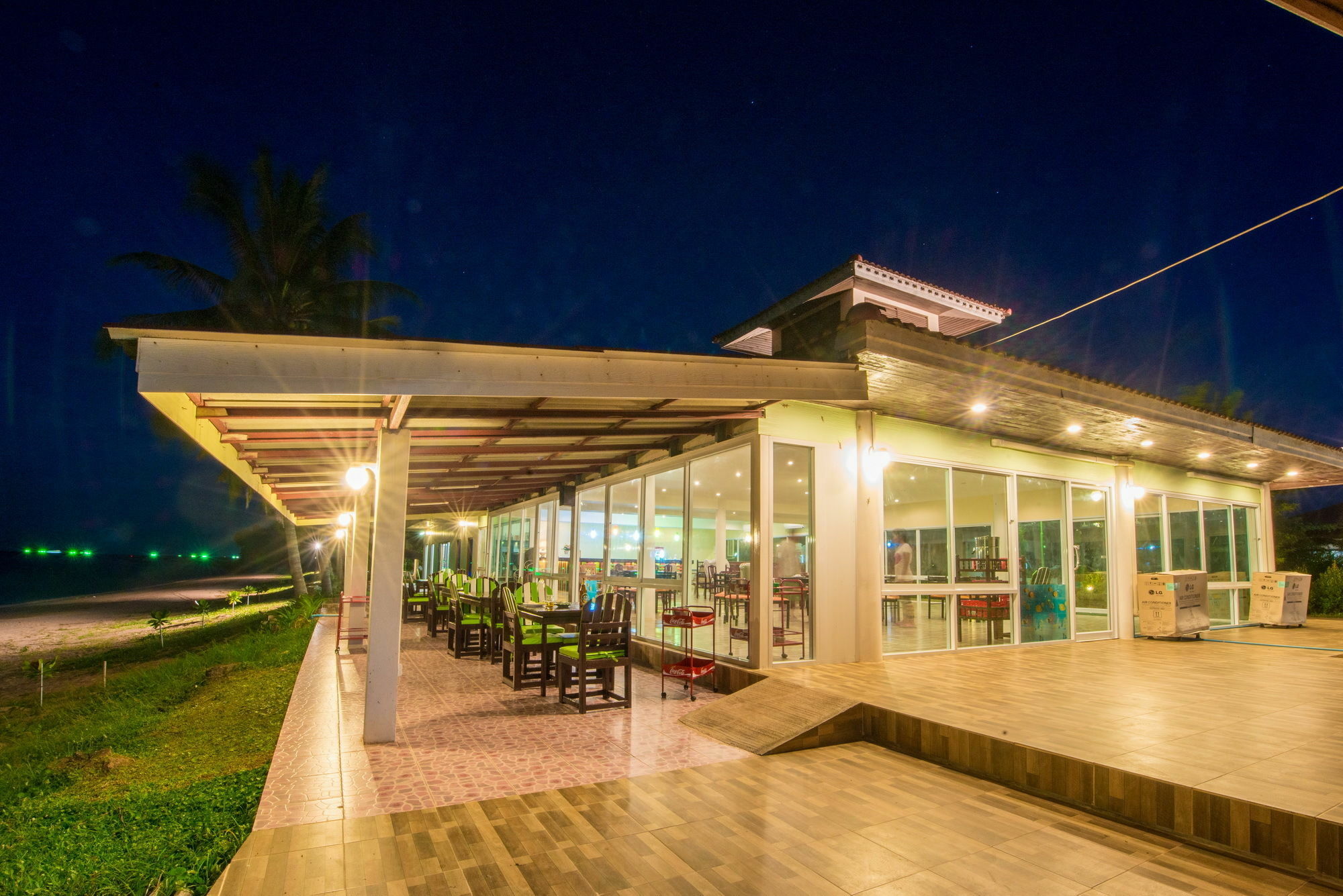 Star Light Beach Resort And Restaurant Chumphon Eksteriør billede