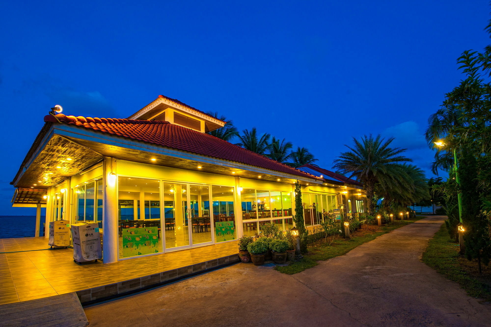 Star Light Beach Resort And Restaurant Chumphon Eksteriør billede